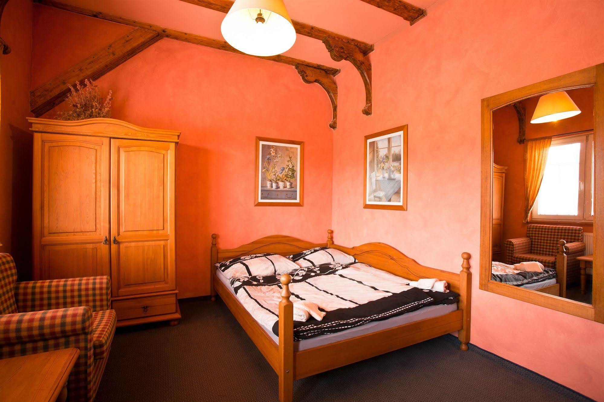 Hotel U Simla Karlovy Vary Kültér fotó