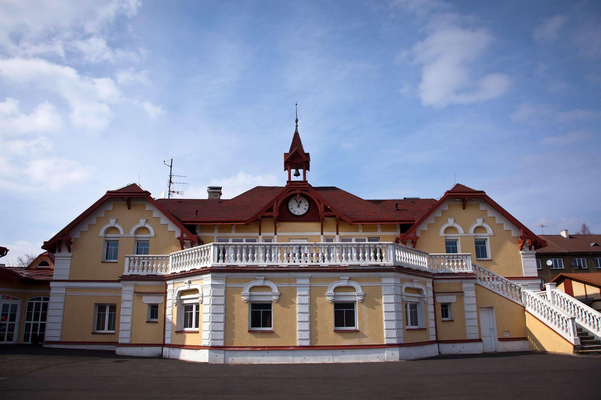 Hotel U Simla Karlovy Vary Kültér fotó