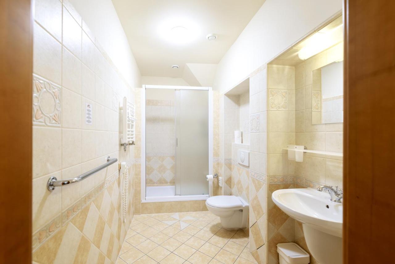 Hotel U Simla Karlovy Vary Kültér fotó