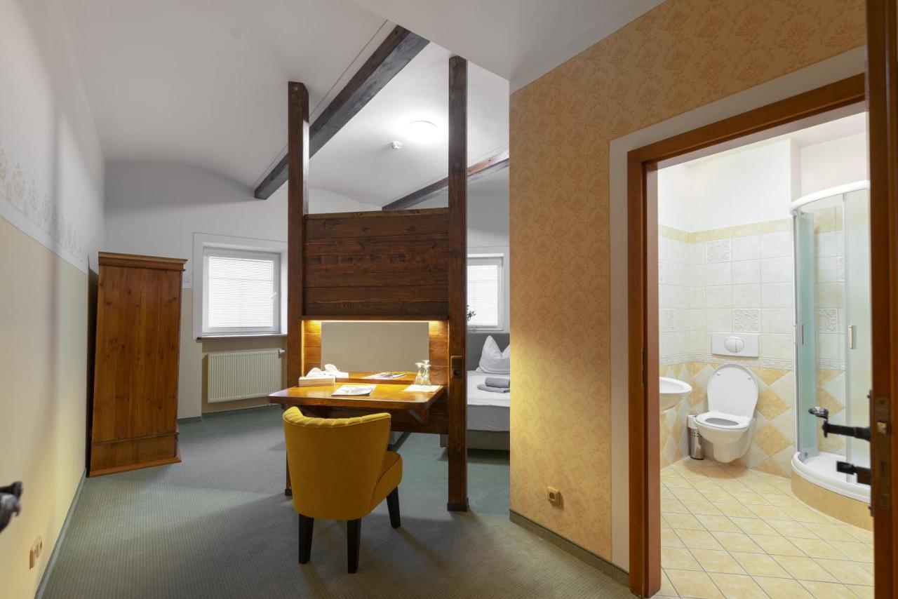 Hotel U Simla Karlovy Vary Kültér fotó