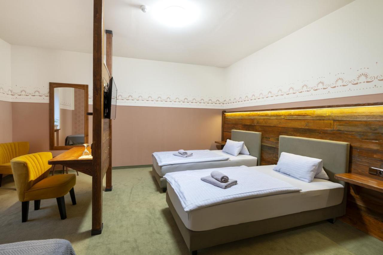 Hotel U Simla Karlovy Vary Kültér fotó