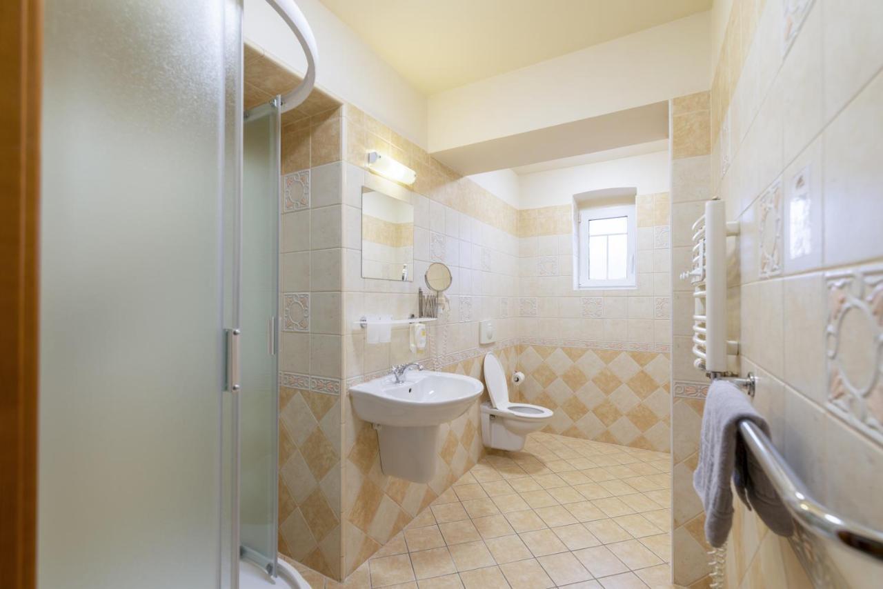 Hotel U Simla Karlovy Vary Kültér fotó