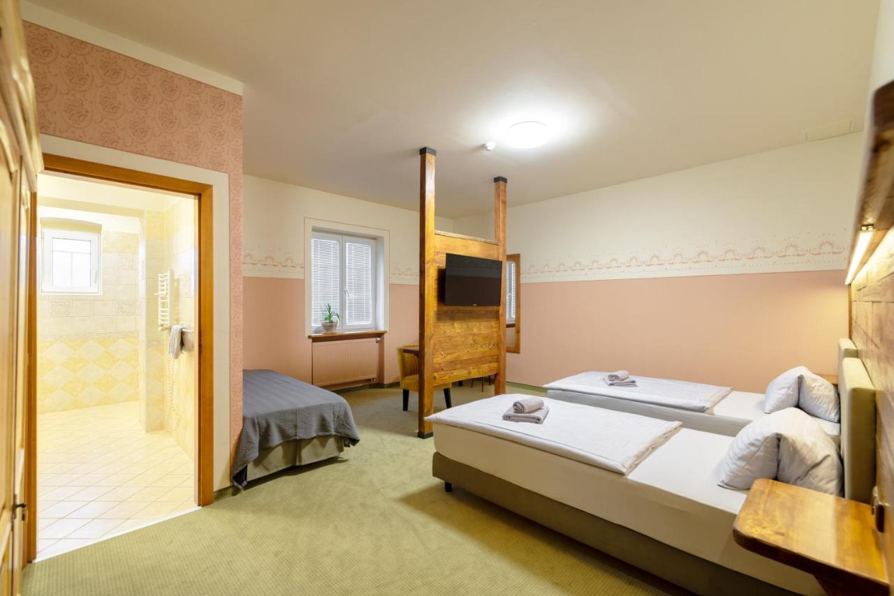 Hotel U Simla Karlovy Vary Kültér fotó
