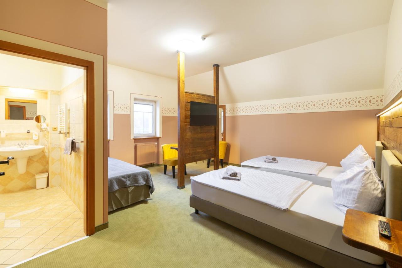 Hotel U Simla Karlovy Vary Kültér fotó